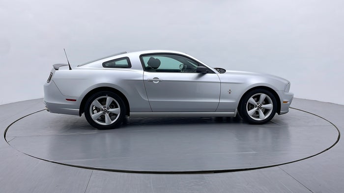 FORD MUSTANG-Right Side View