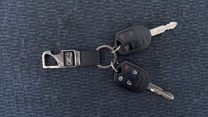 FORD MUSTANG-Key Close-up