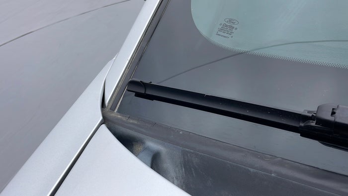 FORD MUSTANG-Windshield Front Beading Missing/Broken