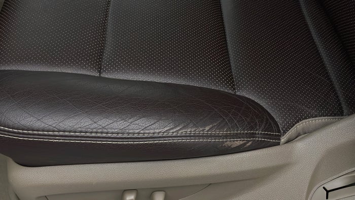 CHEVROLET TAHOE-Seat LHS Front Depressed/Pressure Mark
