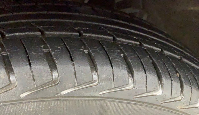 2018 Datsun Redi Go T (O), Petrol, Manual, 30,224 km, Left Front Tyre Tread