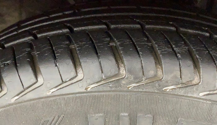 2018 Datsun Redi Go T (O), Petrol, Manual, 30,224 km, Right Front Tyre Tread