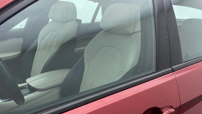 BMW X6-Window Glass / Quarter Glass LHS Front Beading Missing/Broken