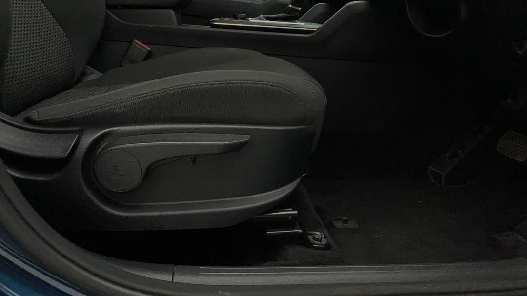 2023 Kia Sportage S (fwd), Automatic, 52597 km, Drivers Side Adjustment Panel