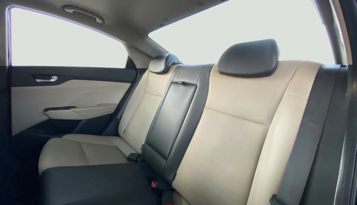 2018 Hyundai Verna 1.6 SX VTVT (O), Petrol, Manual, 22,367 km, Right Side Rear Door Cabin