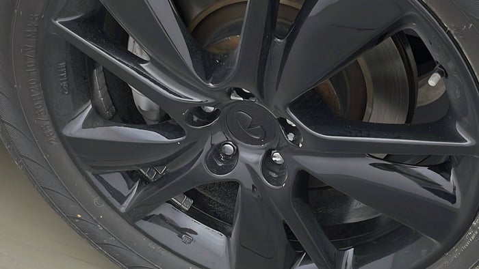 INFINITI QX70-Alloy Wheel LHS Rear Scratch