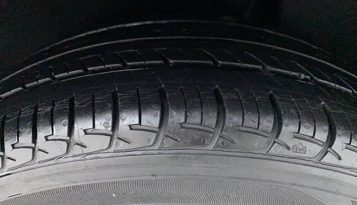 2016 Maruti Baleno DELTA 1.2 K12, Petrol, Manual, 28,391 km, Left Rear Tyre Tread