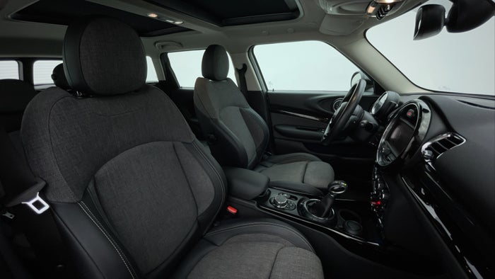 MINI CLUBMAN-Right Side Front Door Cabin View