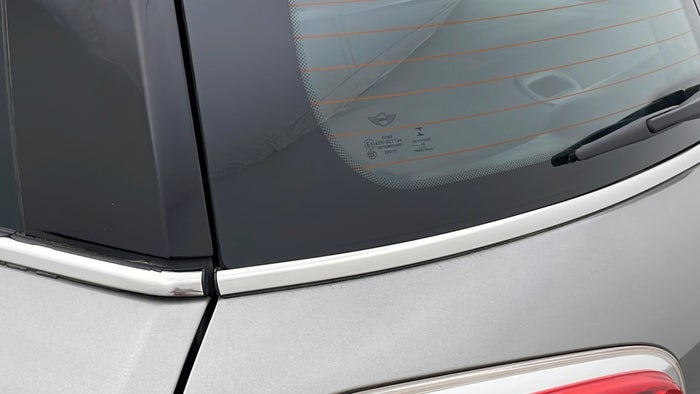 MINI CLUBMAN-Windshield Rear Beading Missing/Broken