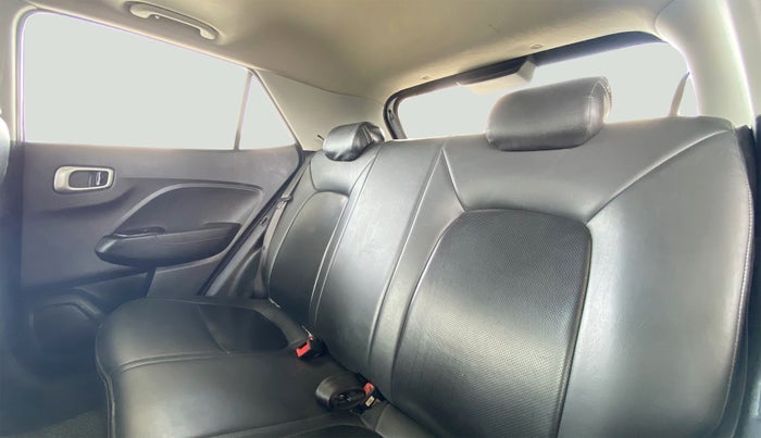 2019 Hyundai VENUE 1.4 CRDI MT SX, Diesel, Manual, 62,011 km, Right Side Rear Door Cabin