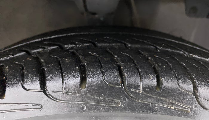 2015 Hyundai Eon ERA +, Petrol, Manual, 84,272 km, Right Front Tyre Tread