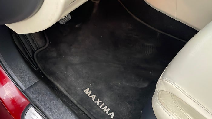 NISSAN MAXIMA-Flooring Front LHS Stain