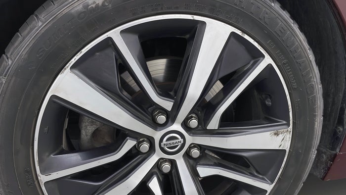 NISSAN MAXIMA-Alloy Wheel LHS Front Scratch