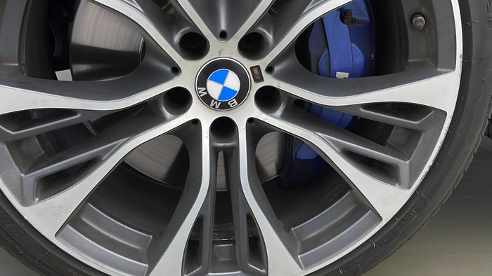 BMW X6-Alloy Wheel LHS Front Scratch