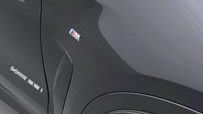BMW X6-Fender RHS Scratch
