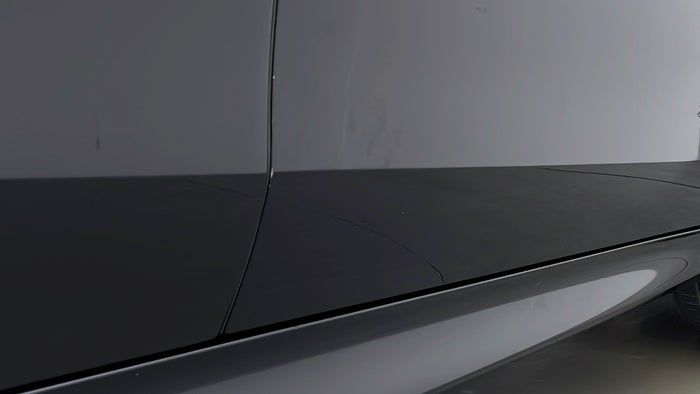 BMW X6-Door Exterior RHS Front Scratch