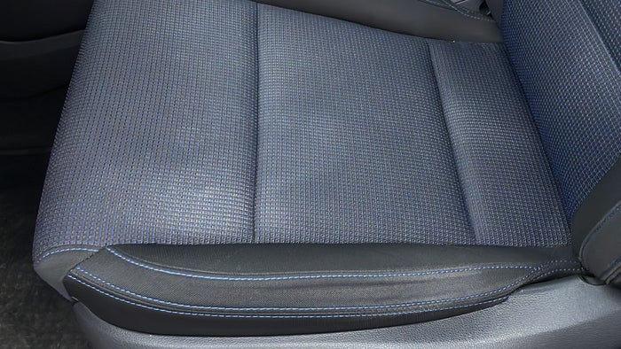 HYUNDAI TUCSON-Seat LHS Front Stain
