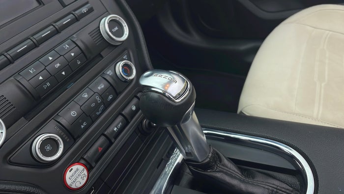 FORD MUSTANG-Gear lever Knob Scratch