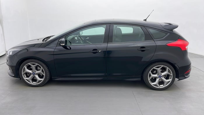 FORD FOCUS-Left Side View