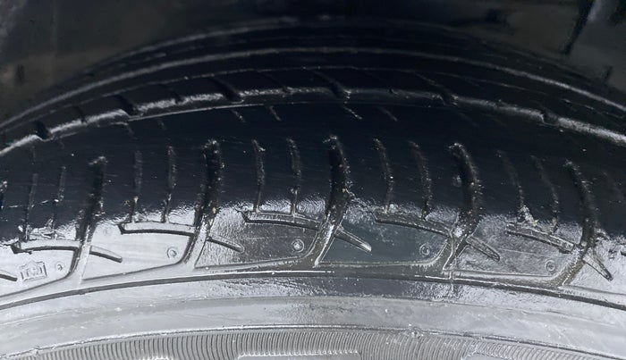 2018 Maruti Ciaz 1.5 SIGMA SHVS, Petrol, Manual, 18,780 km, Right Front Tyre Tread
