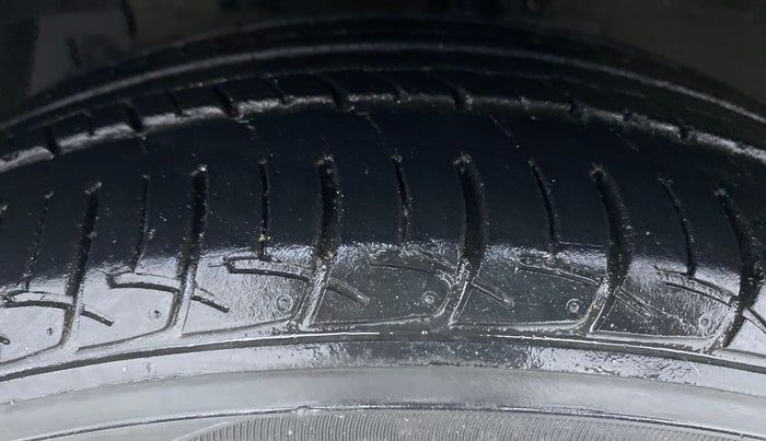2018 Maruti Ciaz 1.5 SIGMA SHVS, Petrol, Manual, 18,780 km, Left Front Tyre Tread