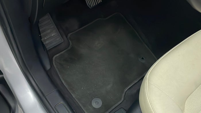 FORD EDGE-Flooring Front LHS Stain