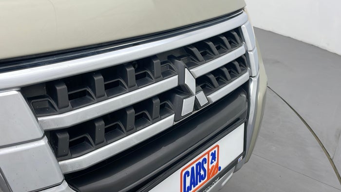 MITSUBISHI PAJERO-Grill Chrome Chip