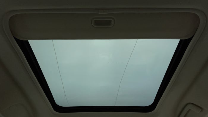 MITSUBISHI PAJERO-Interior Sunroof/Moonroof