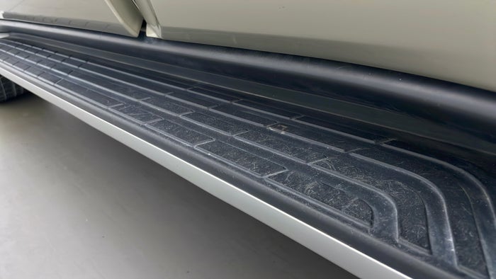MITSUBISHI PAJERO-Running Board LHS Scratch
