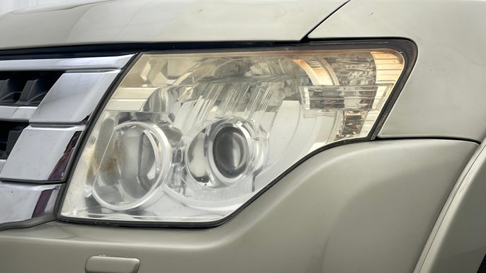 MITSUBISHI PAJERO-Head Light LHS Fading