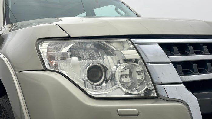 MITSUBISHI PAJERO-Head Light RHS Fading