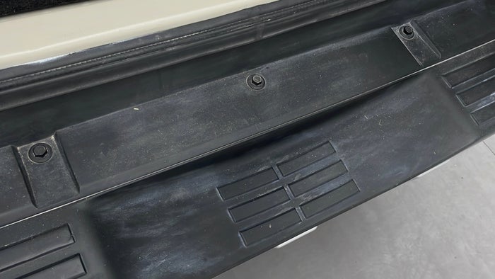 MITSUBISHI PAJERO-Bumper Rear Faded