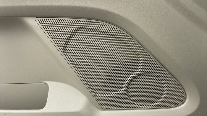 MITSUBISHI PAJERO-Speakers
