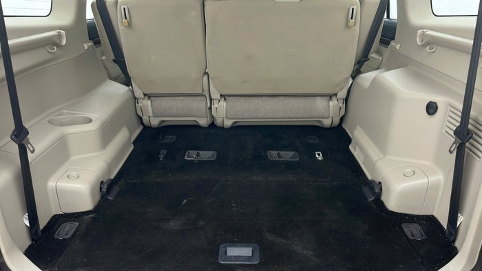 MITSUBISHI PAJERO-Boot Inside View