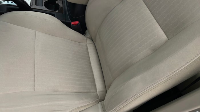 MITSUBISHI PAJERO-Seat LHS Front Faded
