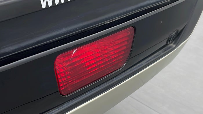MITSUBISHI PAJERO-Fog Light Rear Scratch