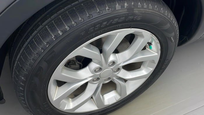 LAND ROVER DISCOVERY SPORT-Alloy Wheel LHS Front Scratch