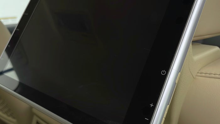 TOYOTA LAND CRUISER-Infotainment System Passenger Display Scratch