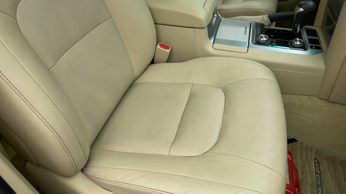 TOYOTA LAND CRUISER-Seat RHS Front Faded