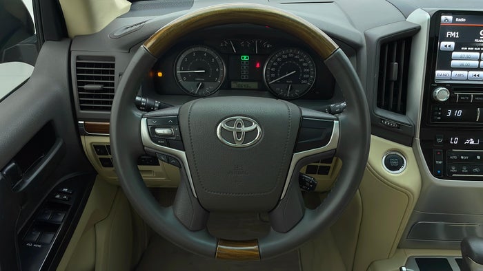 TOYOTA LAND CRUISER-Steering Wheel Close-up