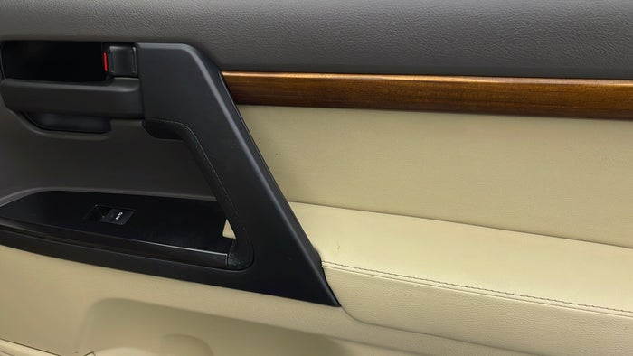 TOYOTA LAND CRUISER-Door Interior RHS rear Scratch