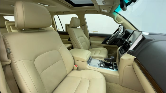 TOYOTA LAND CRUISER-Right Side Front Door Cabin View