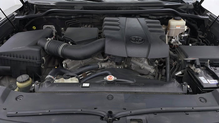 TOYOTA LAND CRUISER-Engine Bonet View