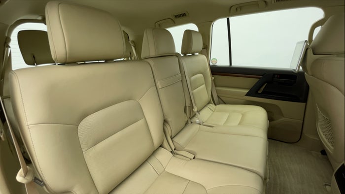 TOYOTA LAND CRUISER-Right Side Door Cabin View