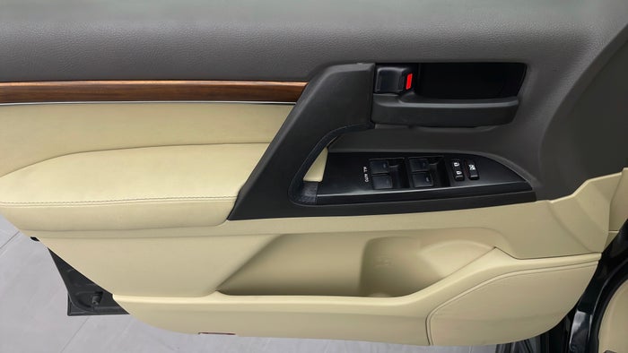 TOYOTA LAND CRUISER-Driver Side Door Panels Controls