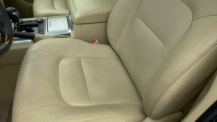 TOYOTA LAND CRUISER-Seat LHS Front Faded