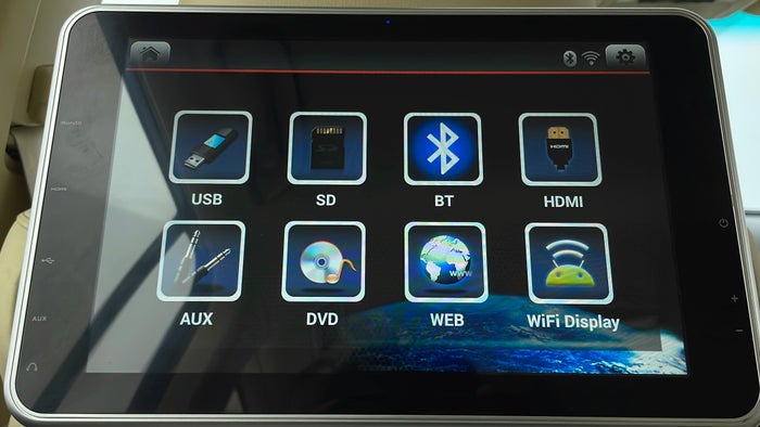 TOYOTA LAND CRUISER-Display Screen For Rear Passengers
