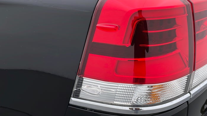 TOYOTA LAND CRUISER-Tail Light LHS Cracked