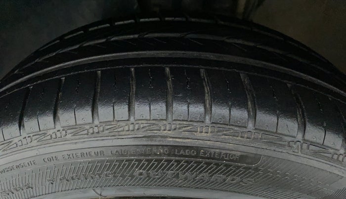 2018 Volkswagen Ameo COMFORTLINE 1.0, Petrol, Manual, 79,750 km, Left Front Tyre Tread