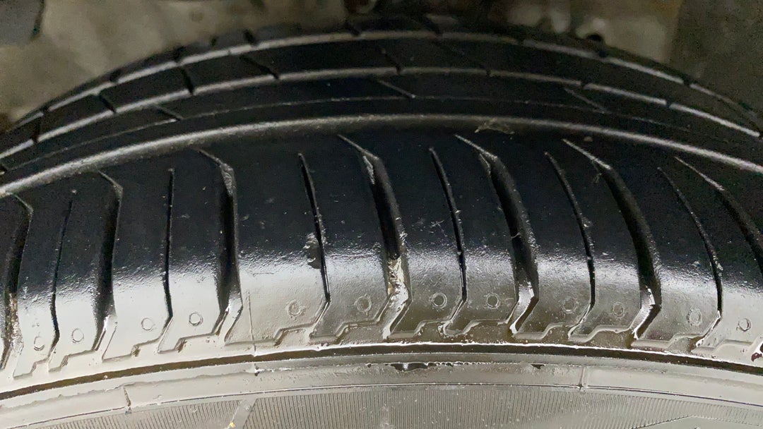 Left Front Tyre Tread